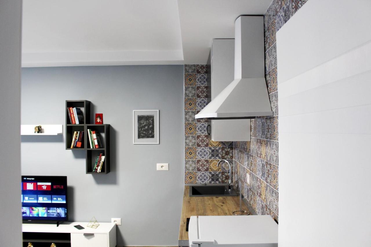 Apartament 2v1 - Blloku Bkt *